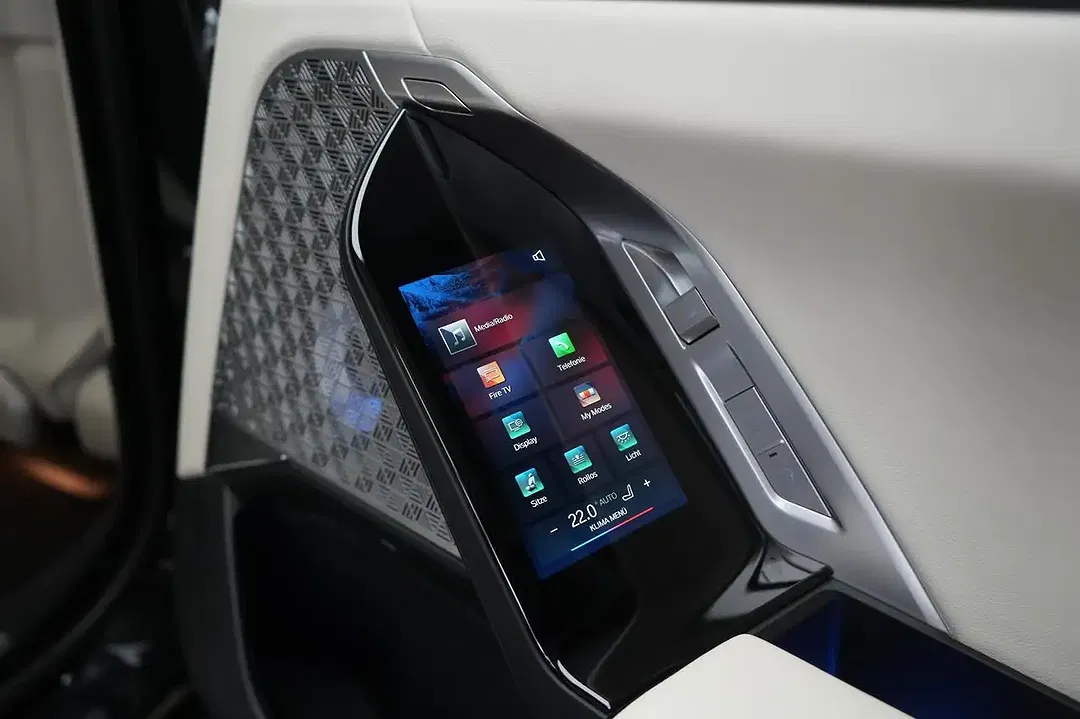 BMW i7 - Thumbnail 13