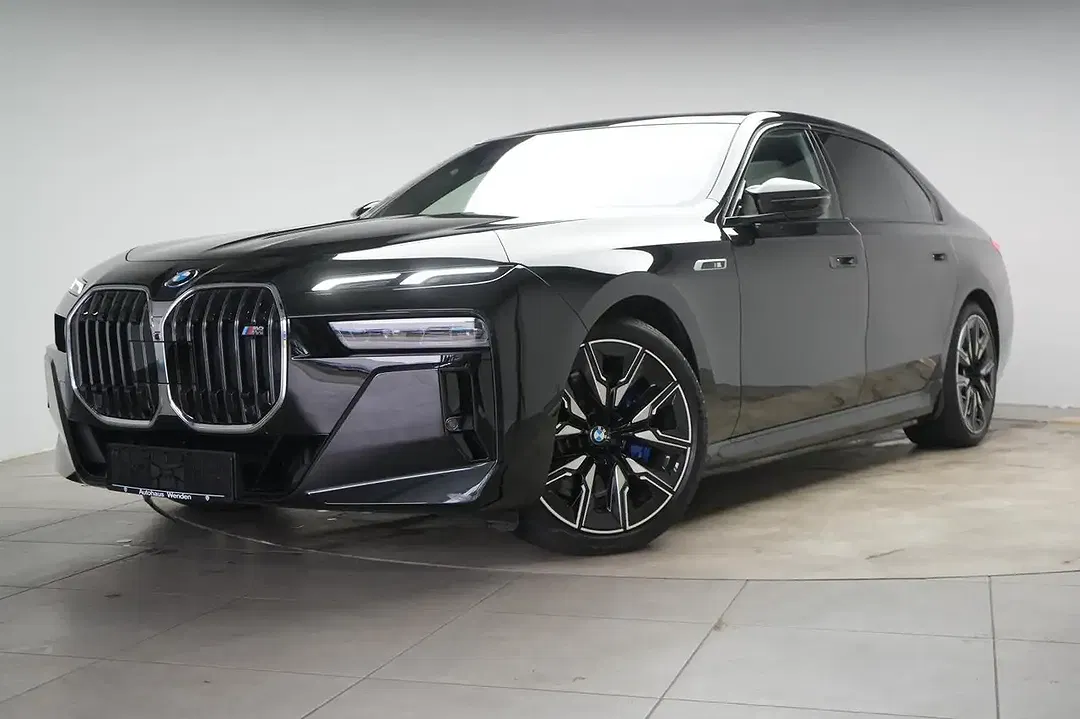 BMW i7 - Thumbnail 3