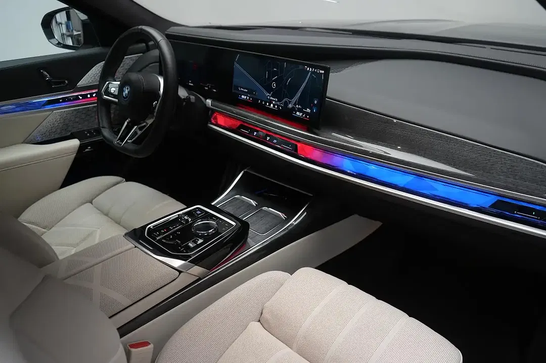 BMW i7 - Thumbnail 7