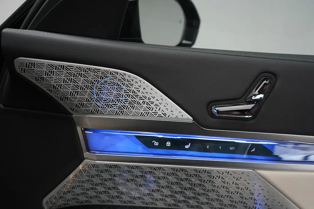 BMW i7 - Thumbnail 8