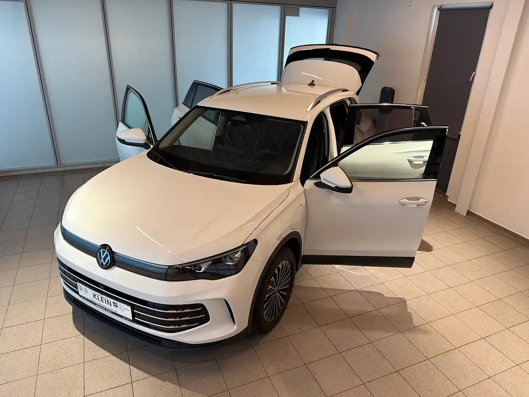 Volkswagen Tiguan - Thumbnail 2