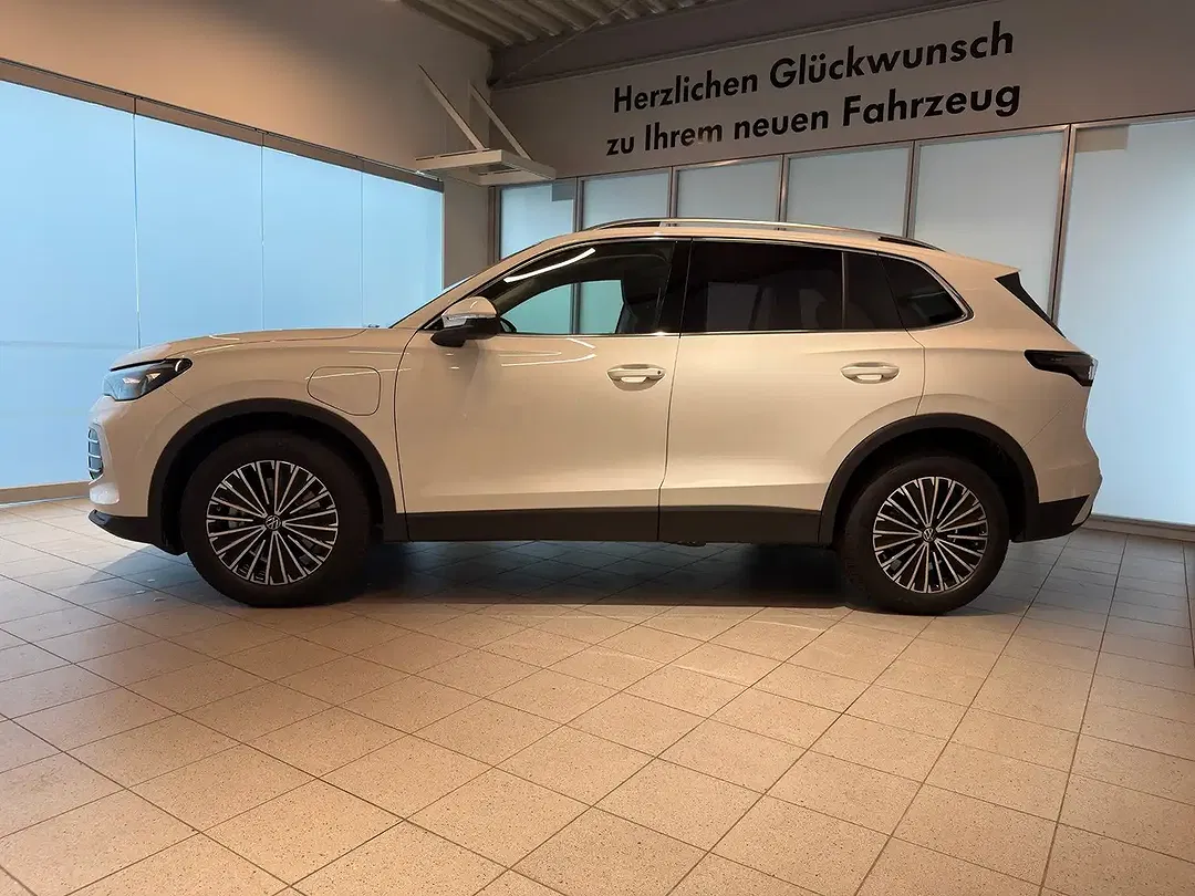 Volkswagen Tiguan - Thumbnail 5