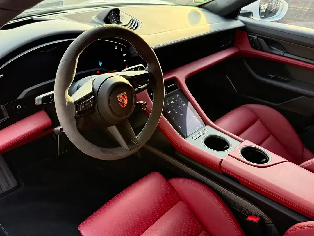 Porsche Taycan - Thumbnail 10