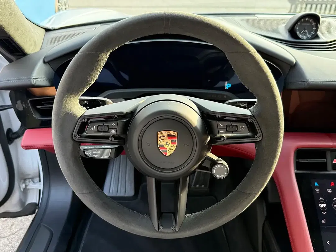 Porsche Taycan - Thumbnail 11