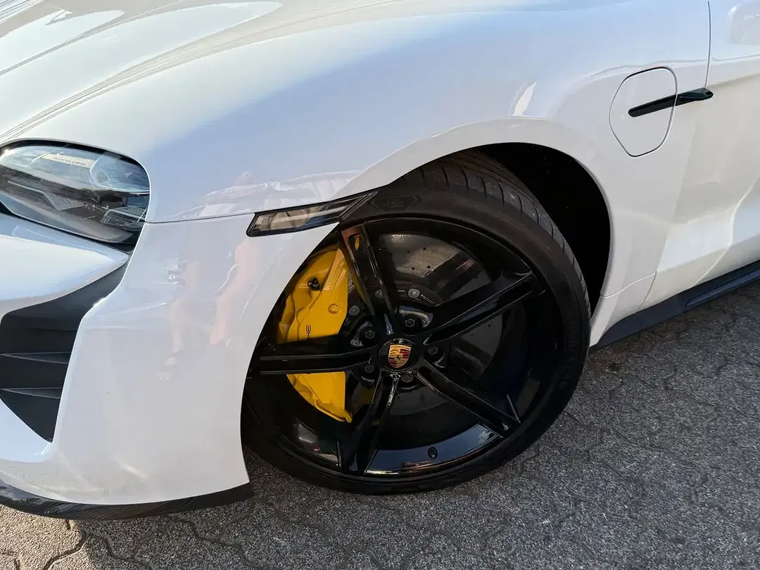 Porsche Taycan - Thumbnail 9