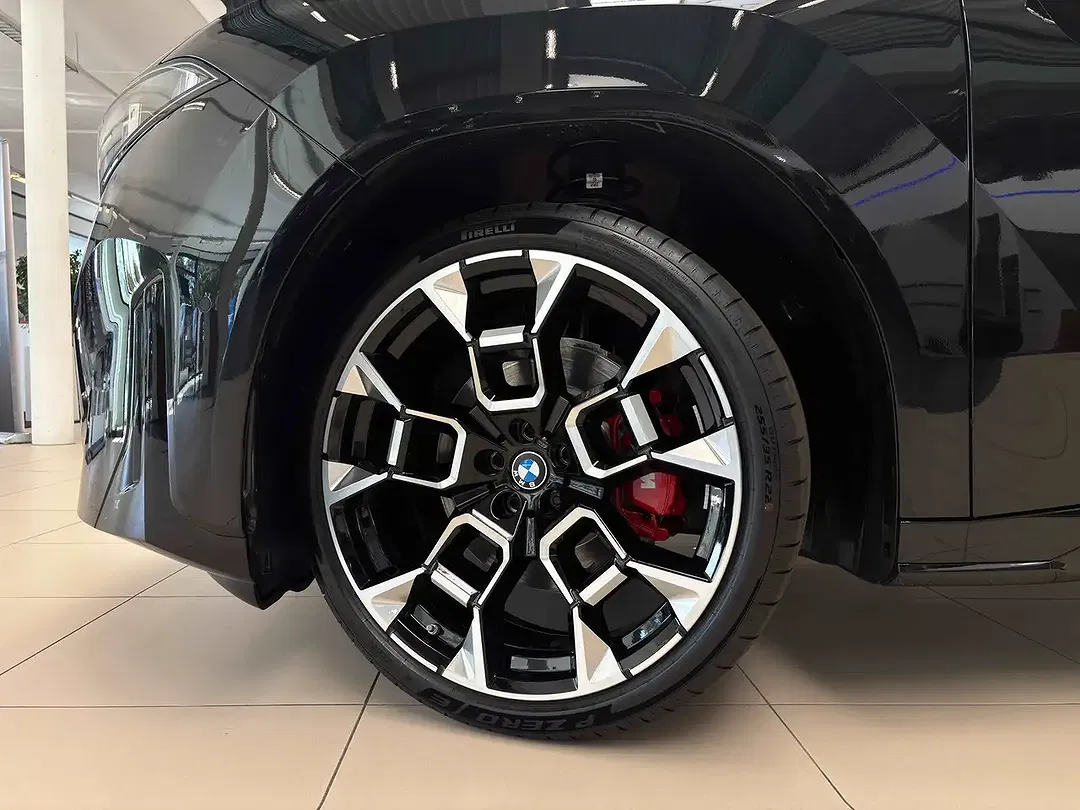BMW iX3 - Thumbnail 3