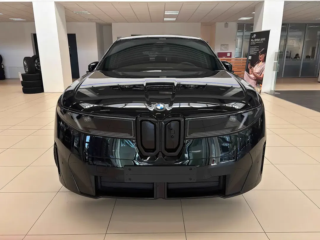 BMW iX3 - Thumbnail 4