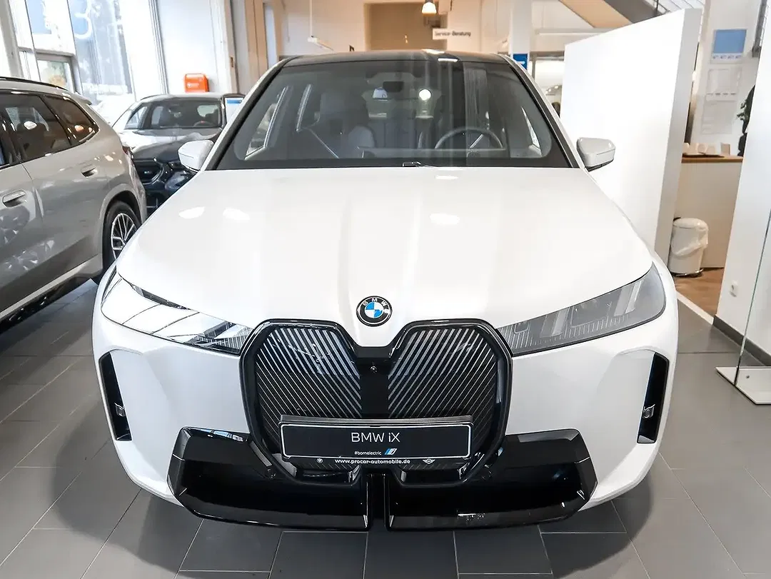 BMW iX - Thumbnail 4