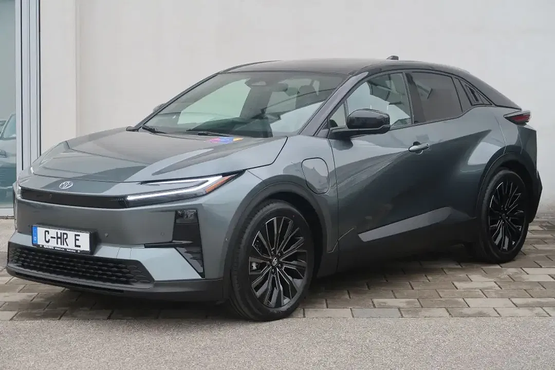 Toyota C-HR - Thumbnail 1
