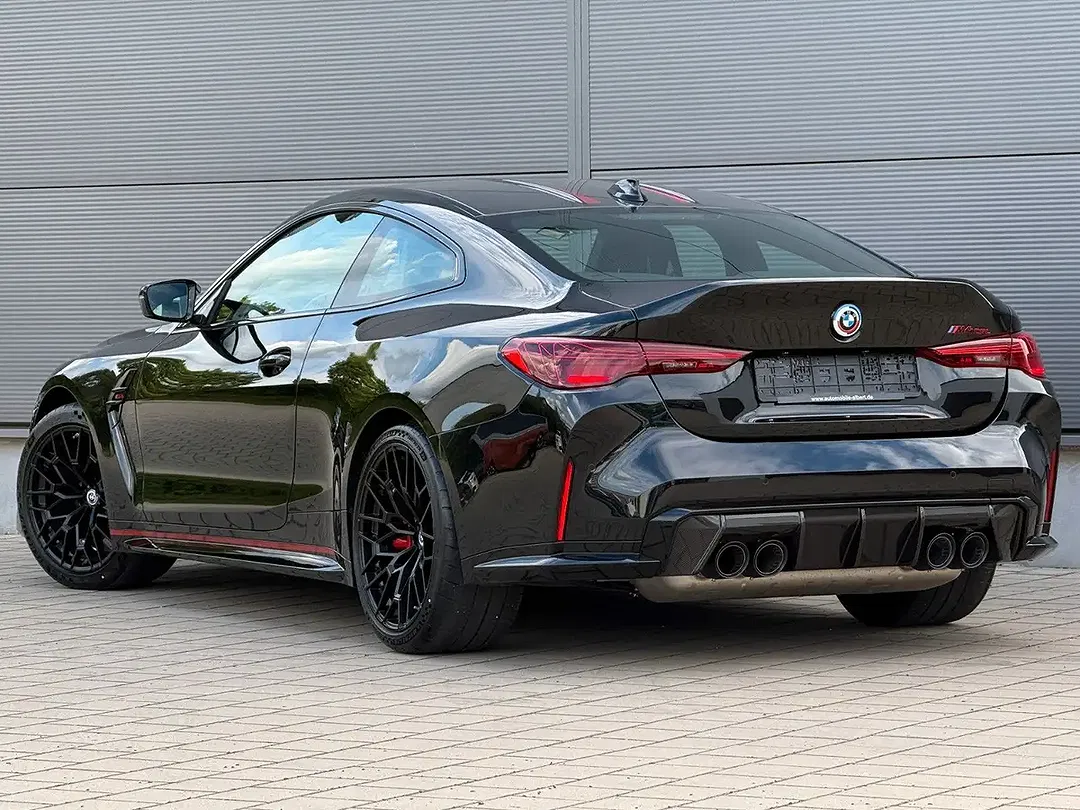 BMW M4 - Thumbnail 3