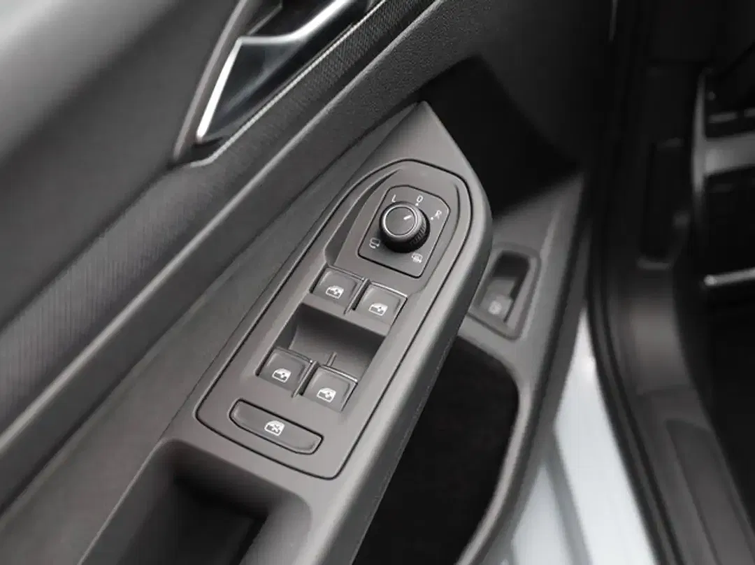 Volkswagen Golf - Thumbnail 9