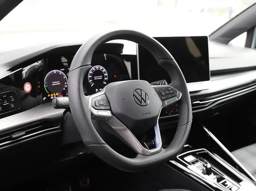 Volkswagen Golf - Thumbnail 4