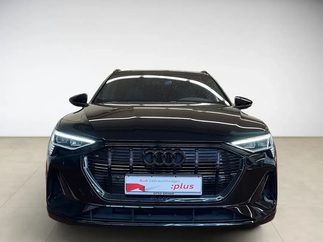 Audi e-tron - Thumbnail 3