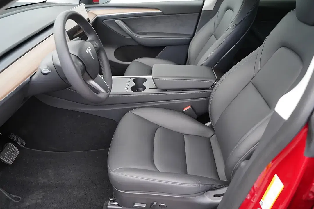 Tesla Model Y - Thumbnail 9