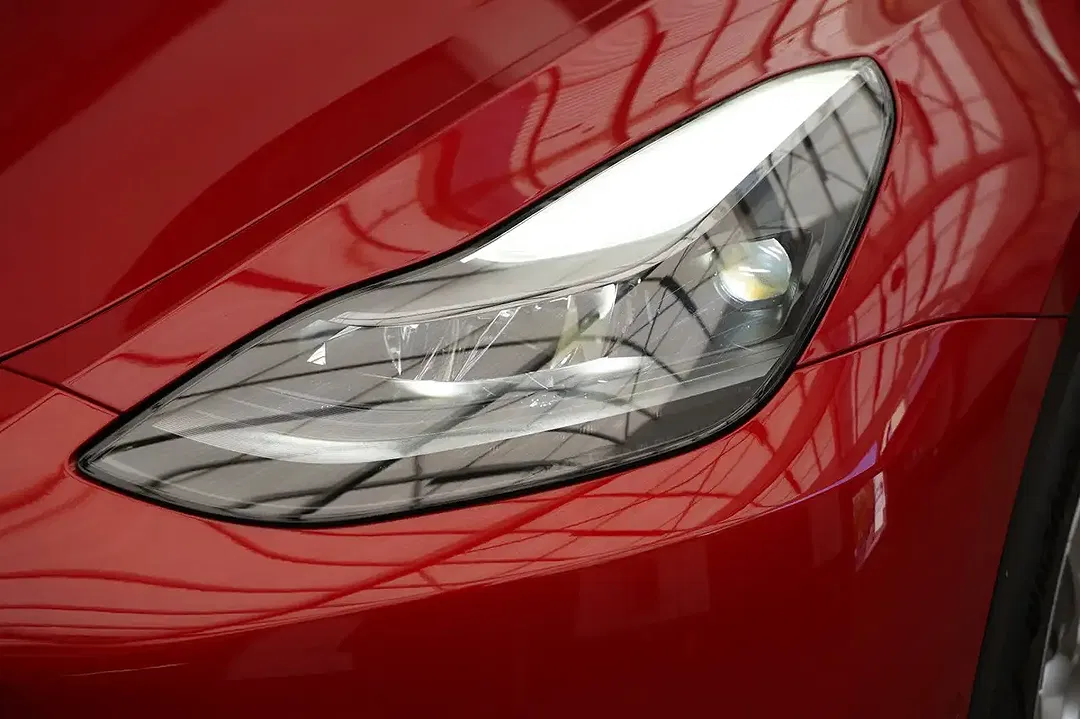 Tesla Model Y - Thumbnail 11