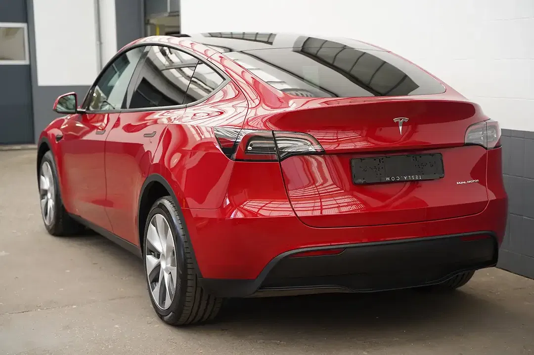 Tesla Model Y - Thumbnail 5