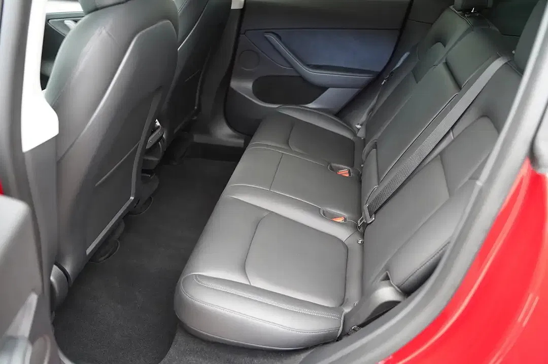 Tesla Model Y - Thumbnail 7
