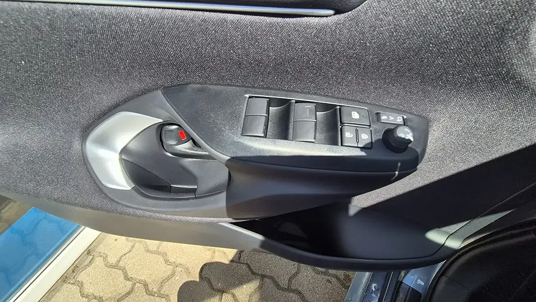 Mazda 2 - Thumbnail 8