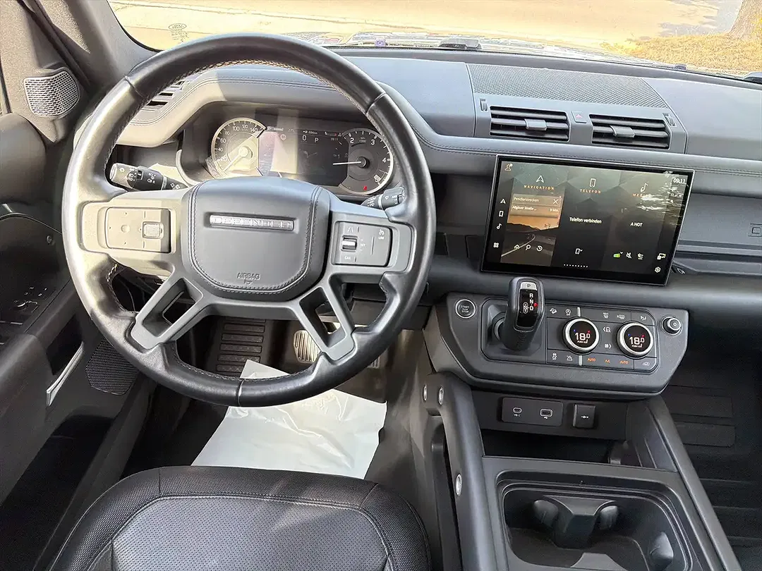 Land Rover Defender - Thumbnail 9