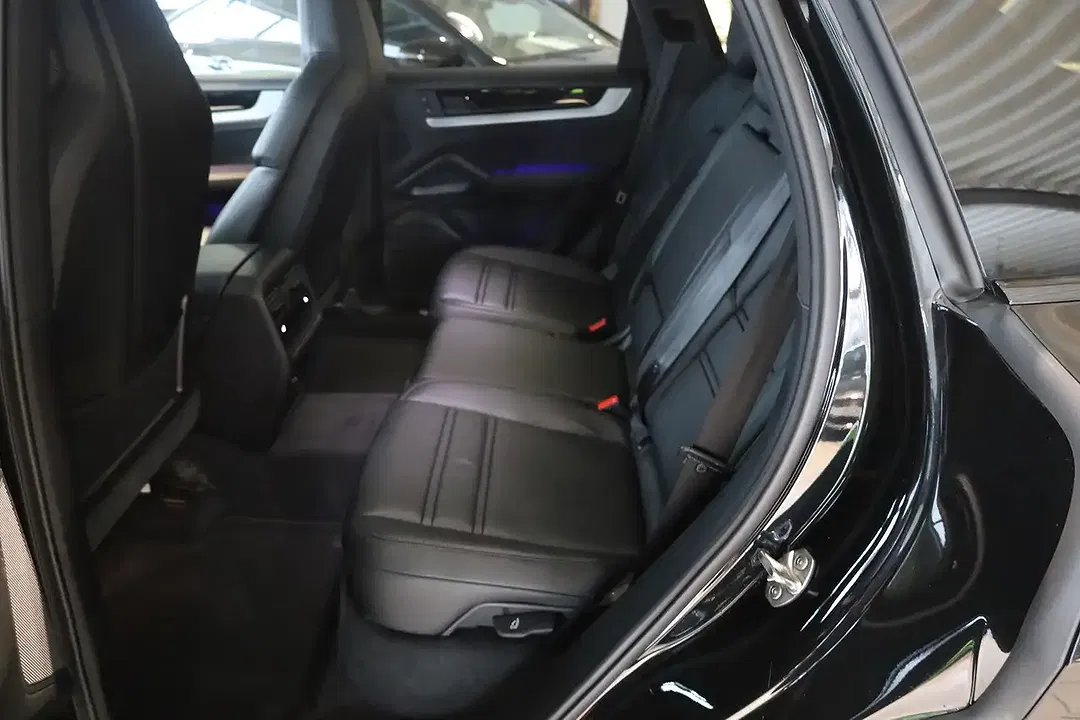 Porsche Cayenne - Thumbnail 13