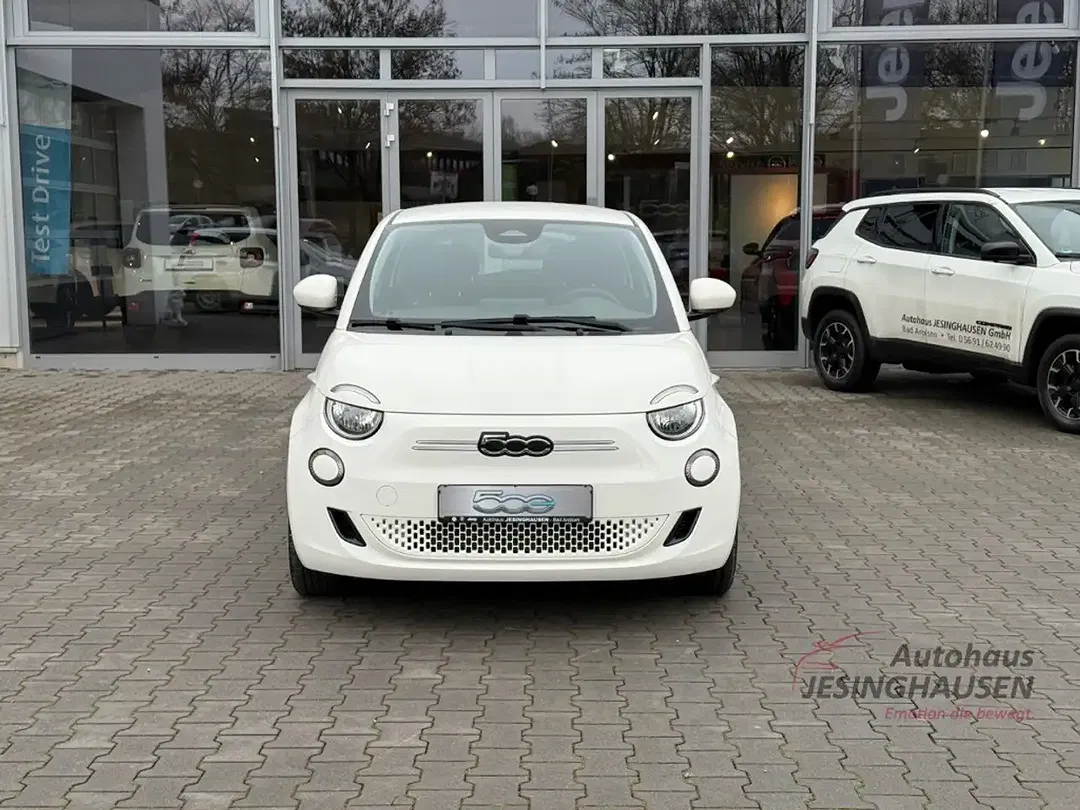Fiat 500e - Thumbnail 2