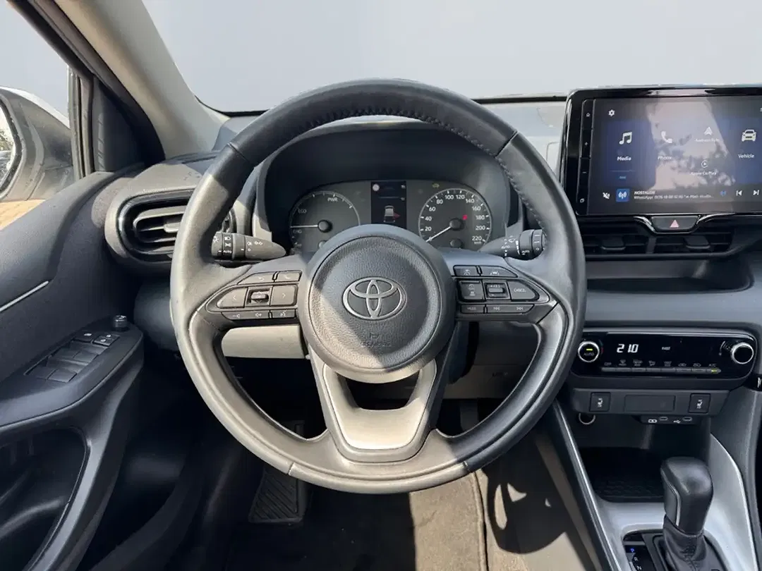 Toyota Yaris - Thumbnail 10