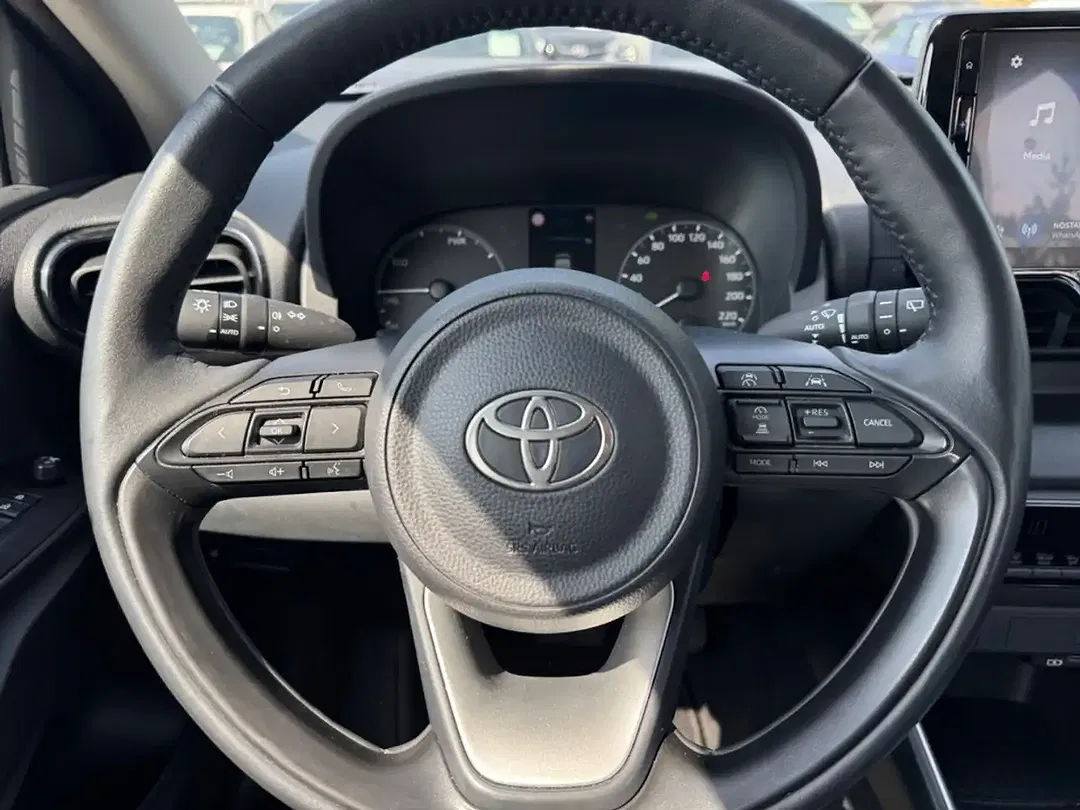 Toyota Yaris - Thumbnail 11