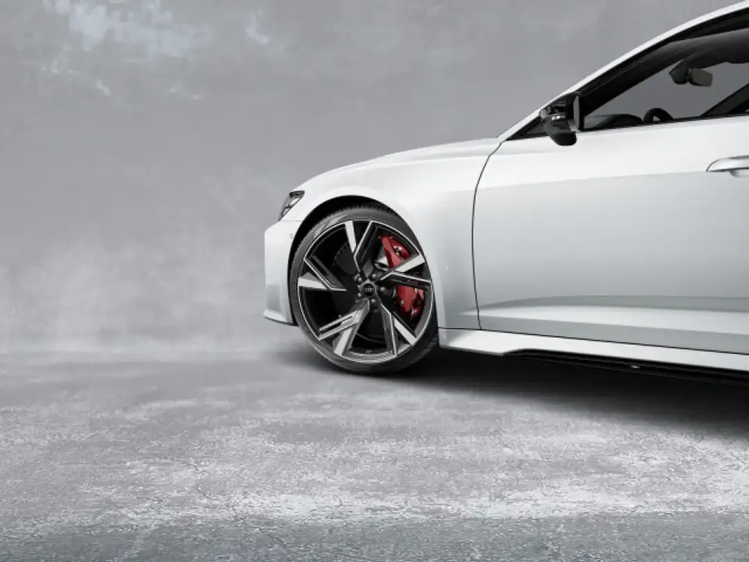 Audi RS6 - Thumbnail 3