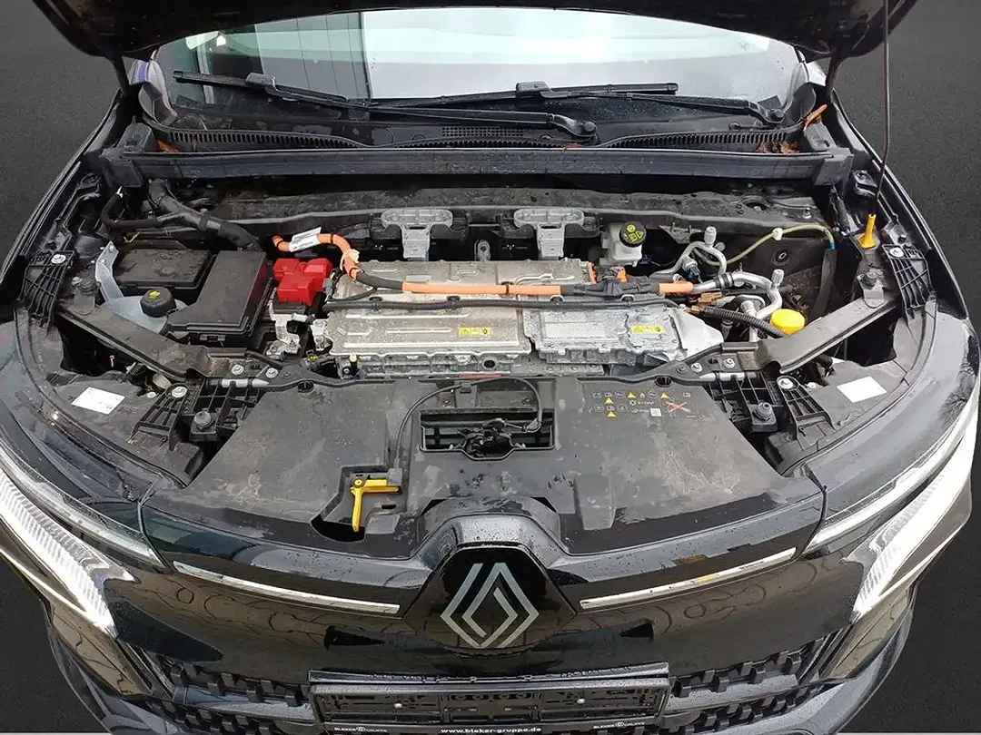Renault Megane E-Tech - Thumbnail 3