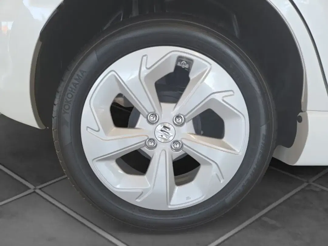 Suzuki Swift - Thumbnail 5