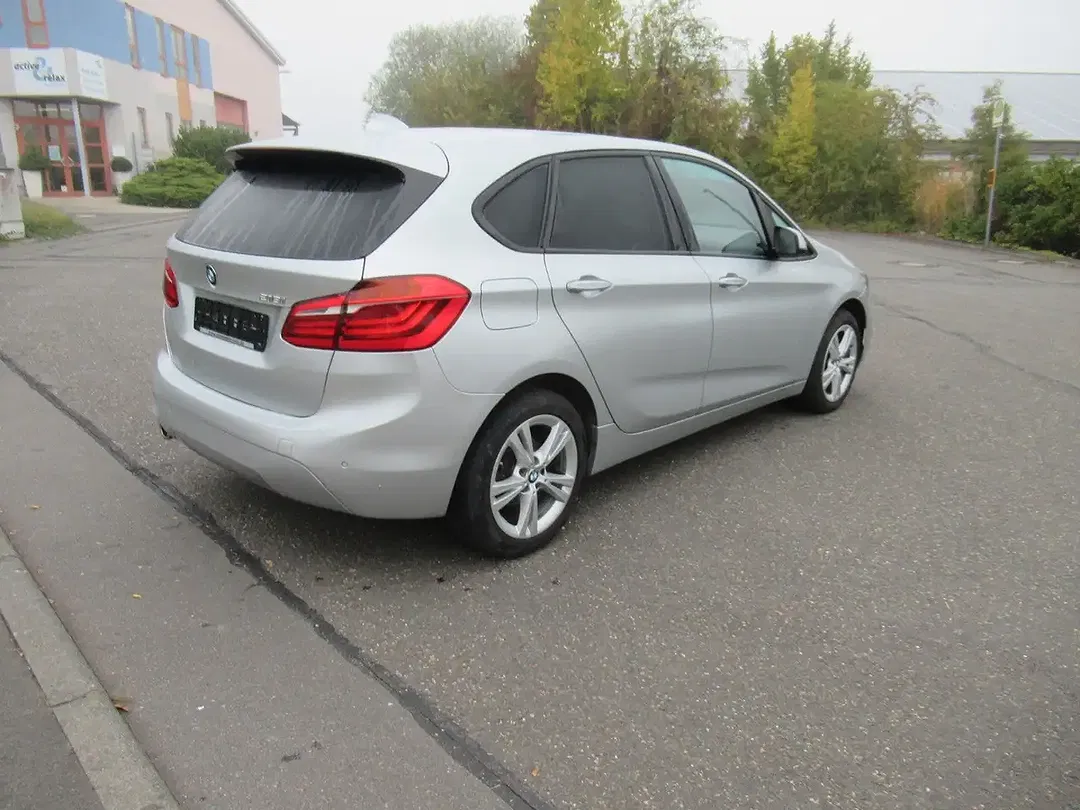 BMW 218 - Thumbnail 3