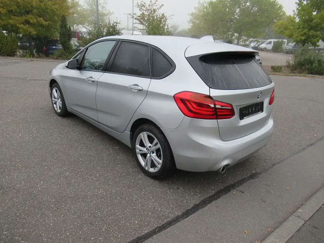 BMW 218 - Thumbnail 4
