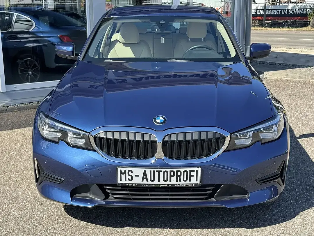BMW 320 - Thumbnail 3