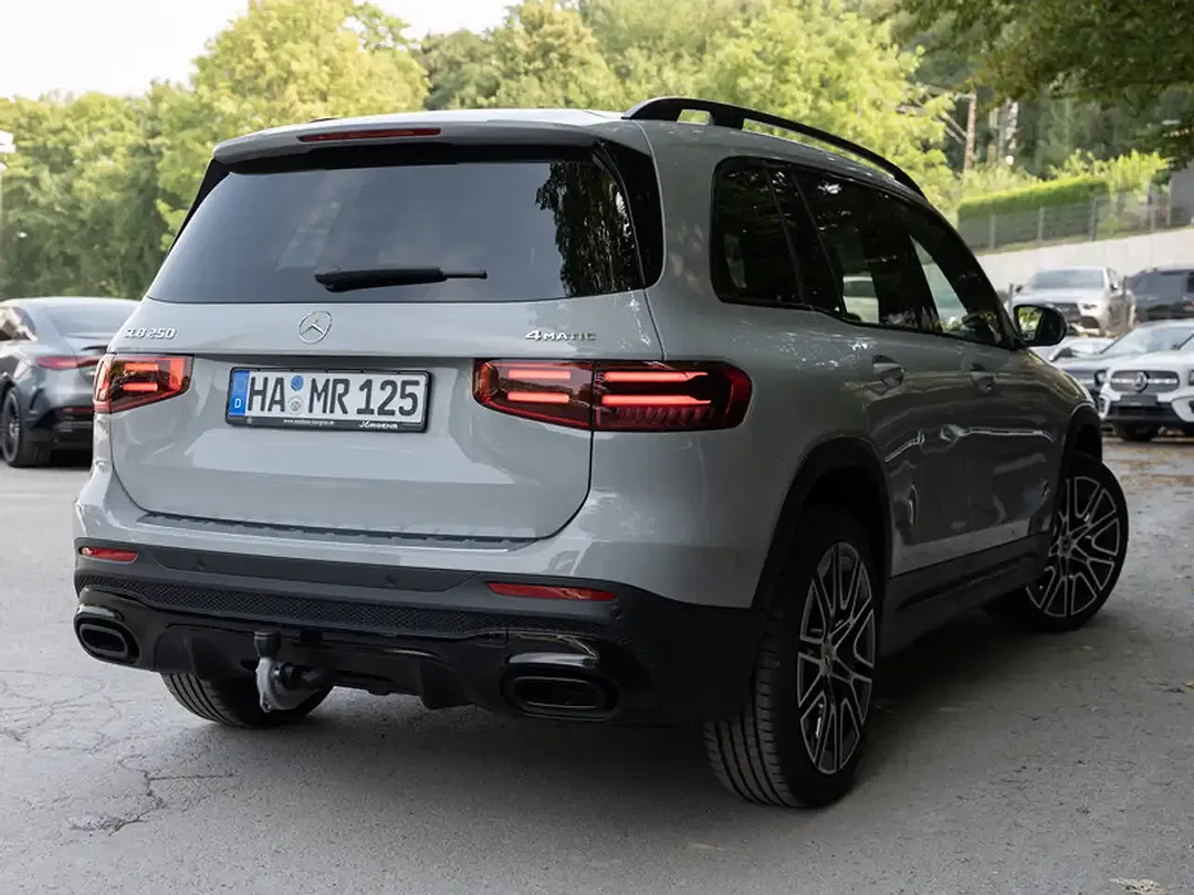 Mercedes-Benz GLB 250 - Thumbnail 3