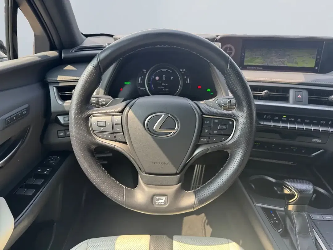 Lexus UX 250h - Thumbnail 10