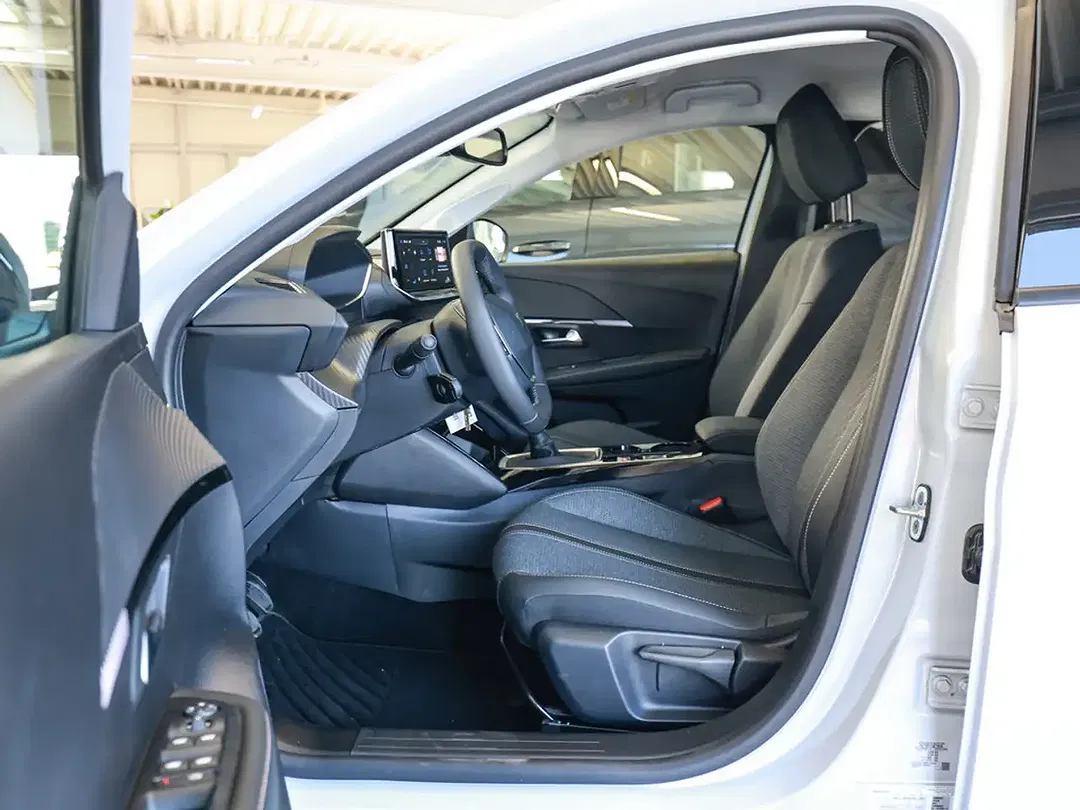 Peugeot 208 - Thumbnail 10