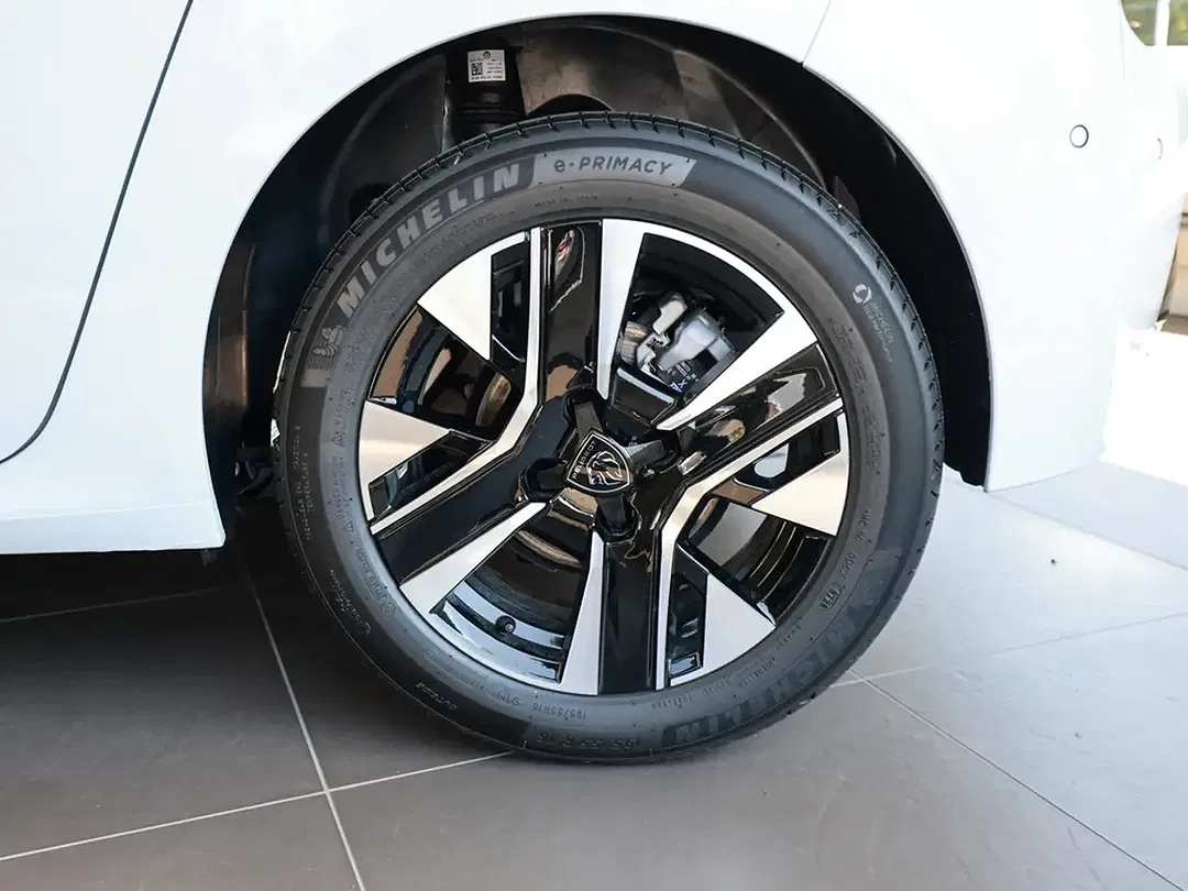 Peugeot 208 - Thumbnail 6