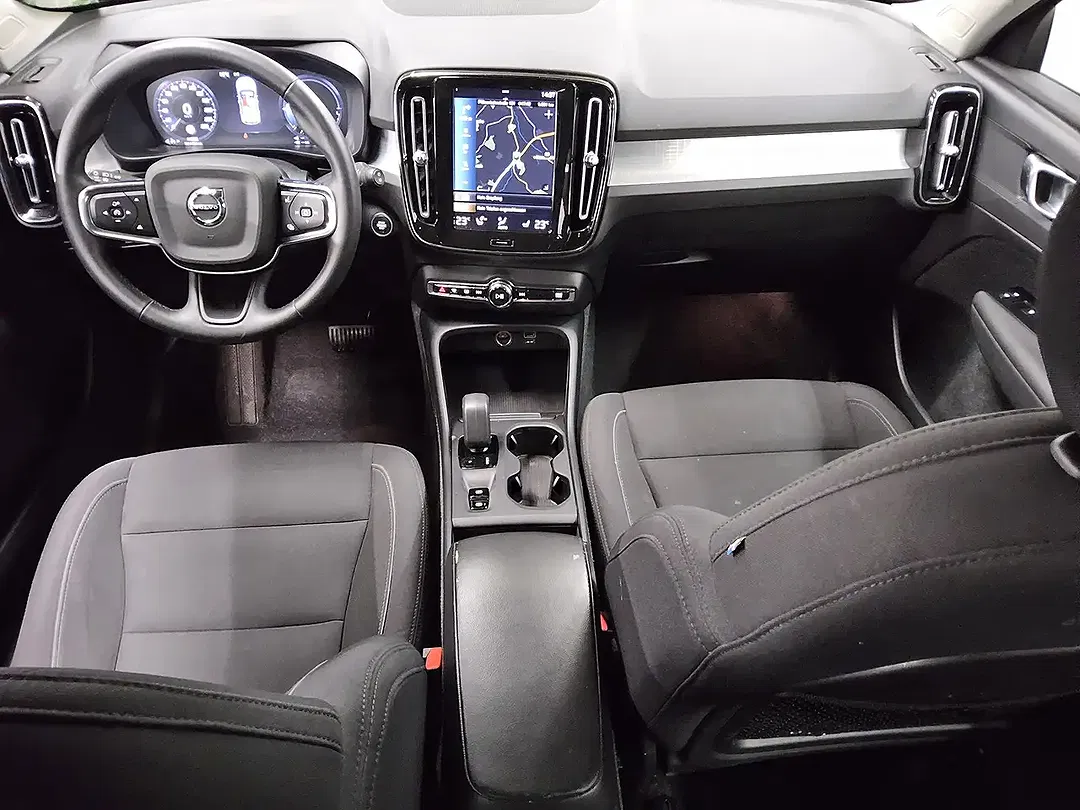 Volvo XC40 - Thumbnail 3