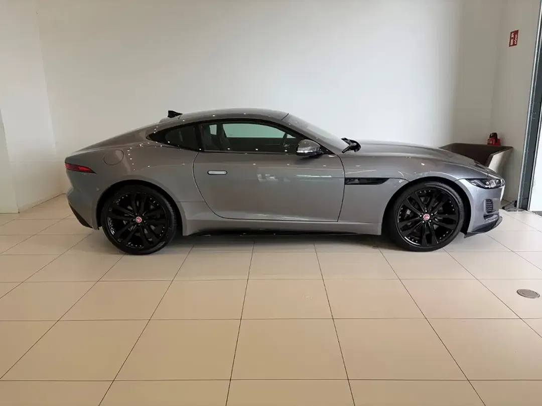 Jaguar F-Type - Thumbnail 5