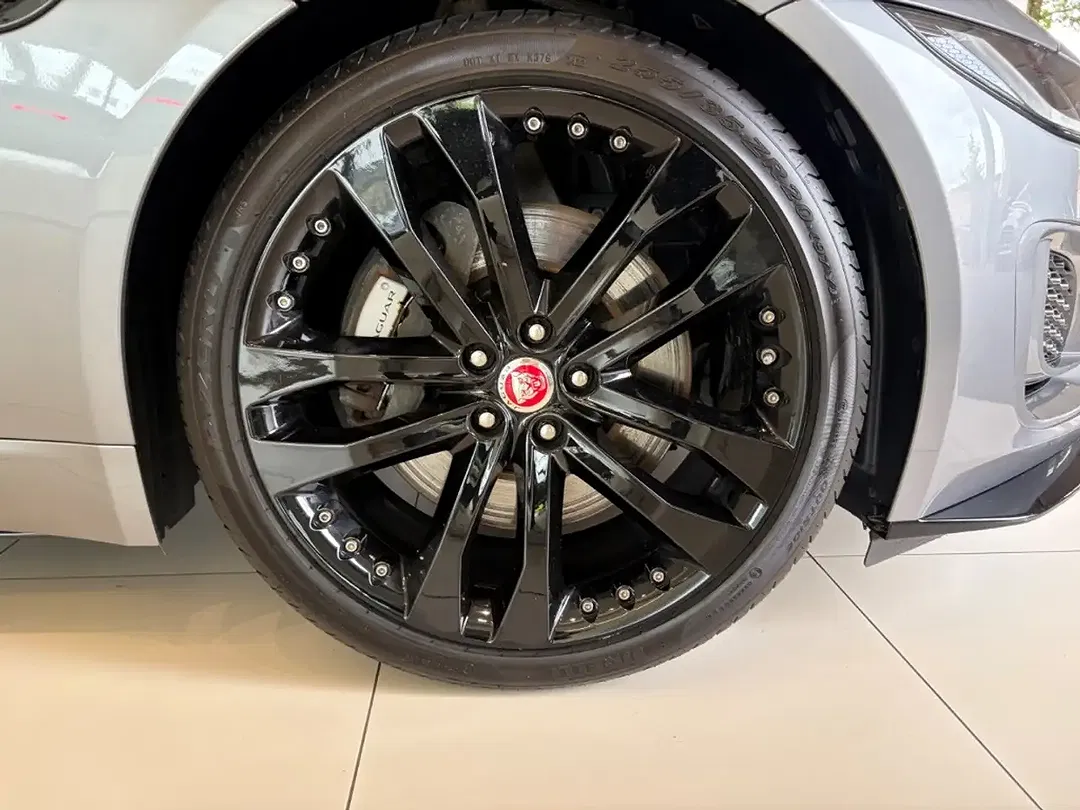 Jaguar F-Type - Thumbnail 8