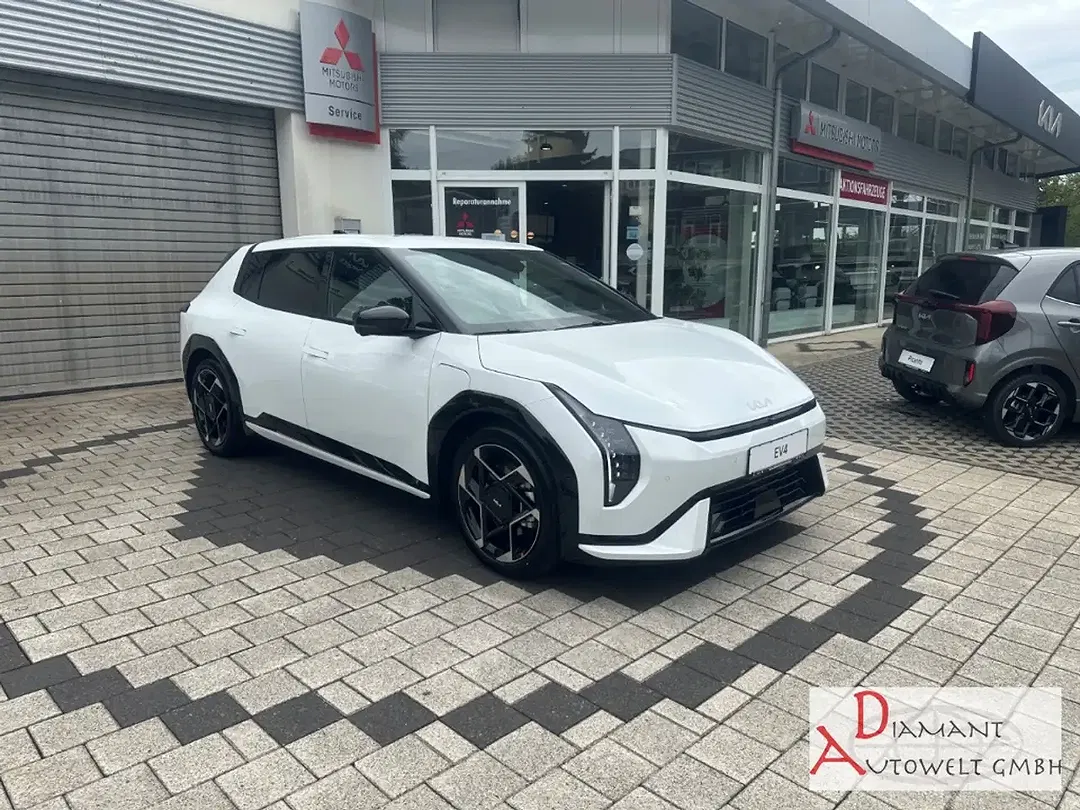 Kia EV4 - Thumbnail 3
