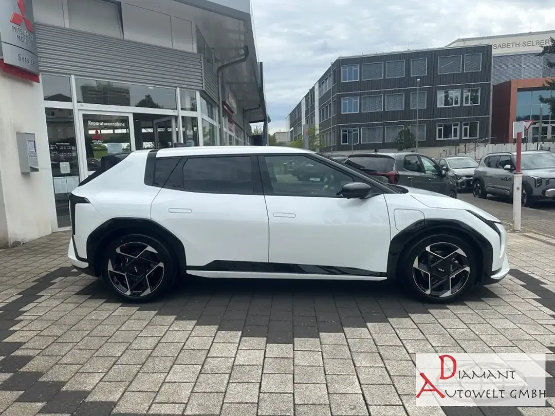 Kia EV4 - Thumbnail 4