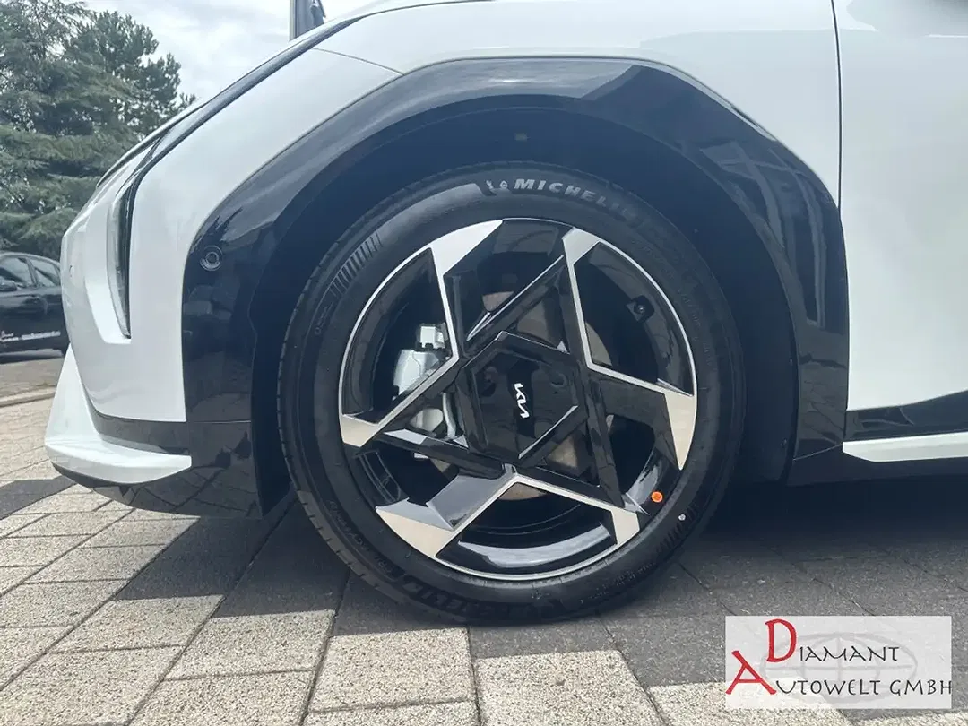 Kia EV4 - Thumbnail 9