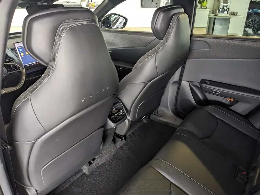 Mazda CX-6e EV Takumi - foto 14