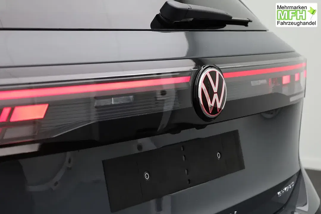 Volkswagen Tiguan - Thumbnail 13