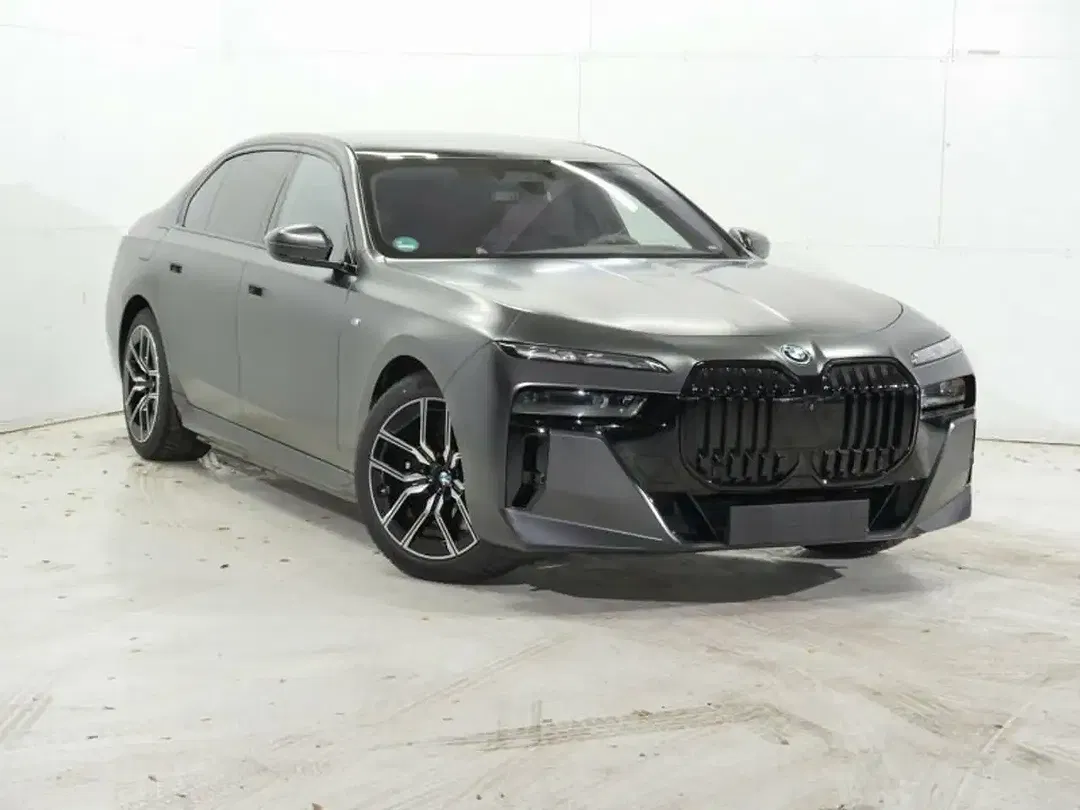 BMW i7 M - foto 1