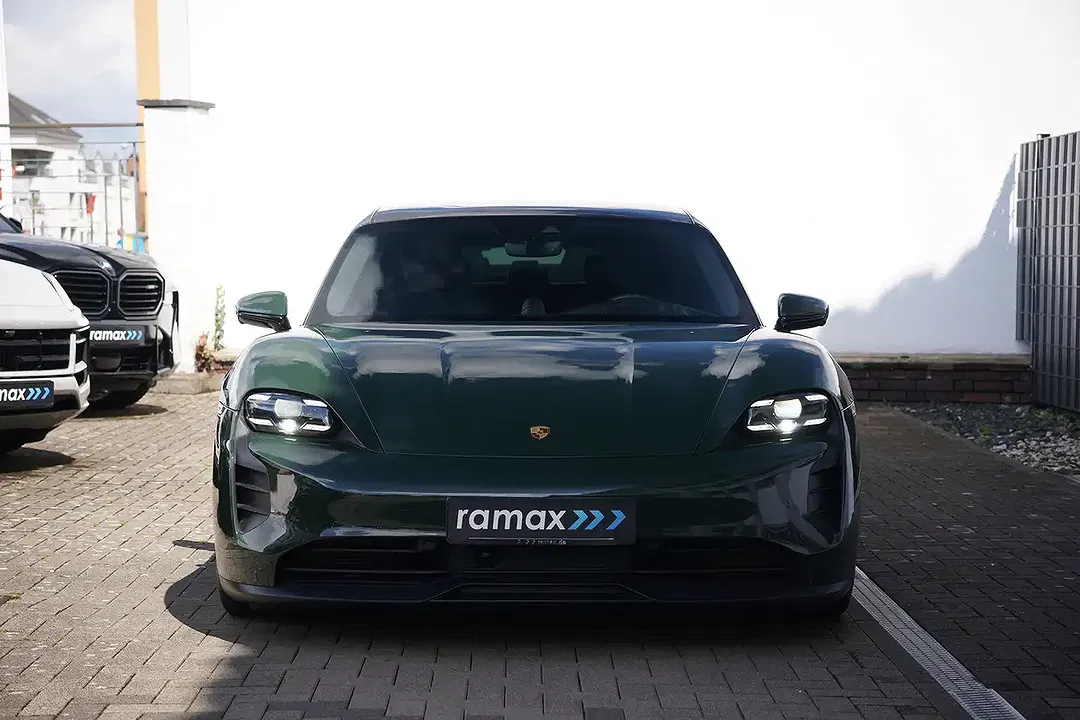 Porsche Taycan - Thumbnail 2