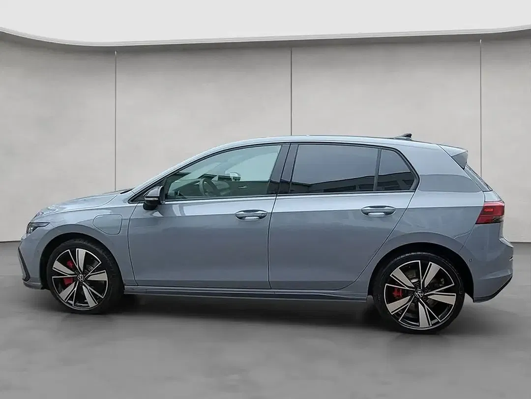 Volkswagen Golf - Thumbnail 2