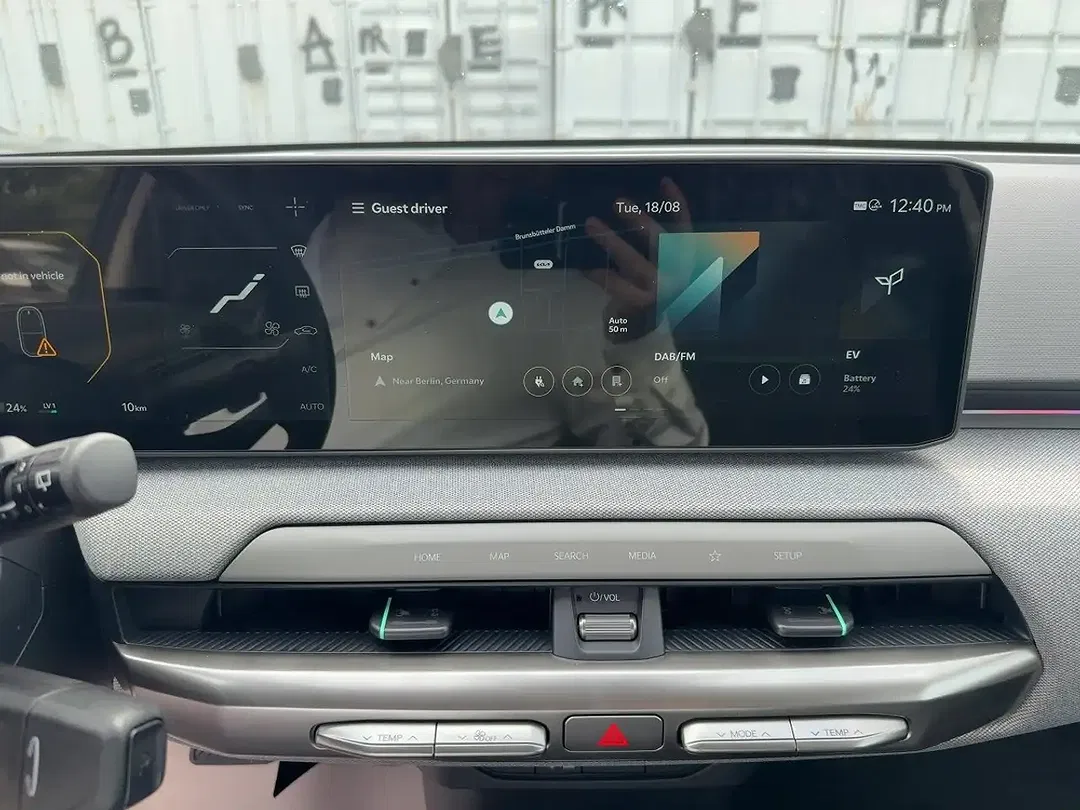 Kia EV4 - Thumbnail 13