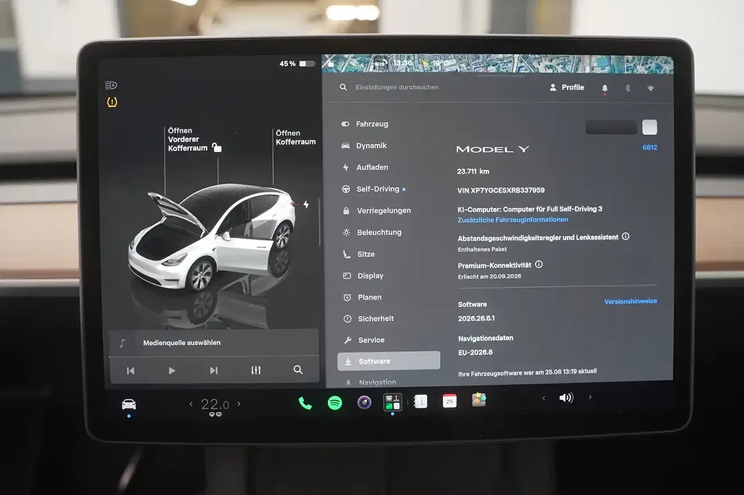 Tesla Model Y - Thumbnail 11